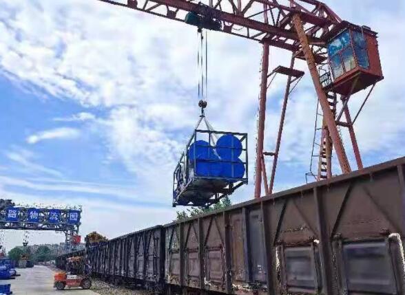 Railway pallet car
